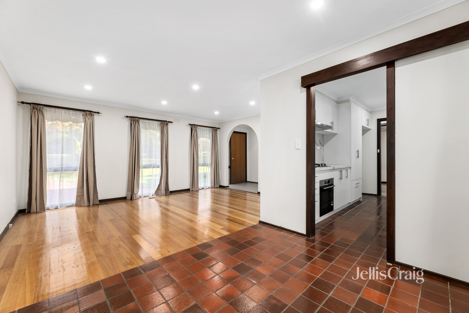 24 Thornton Street, Macleod image 3