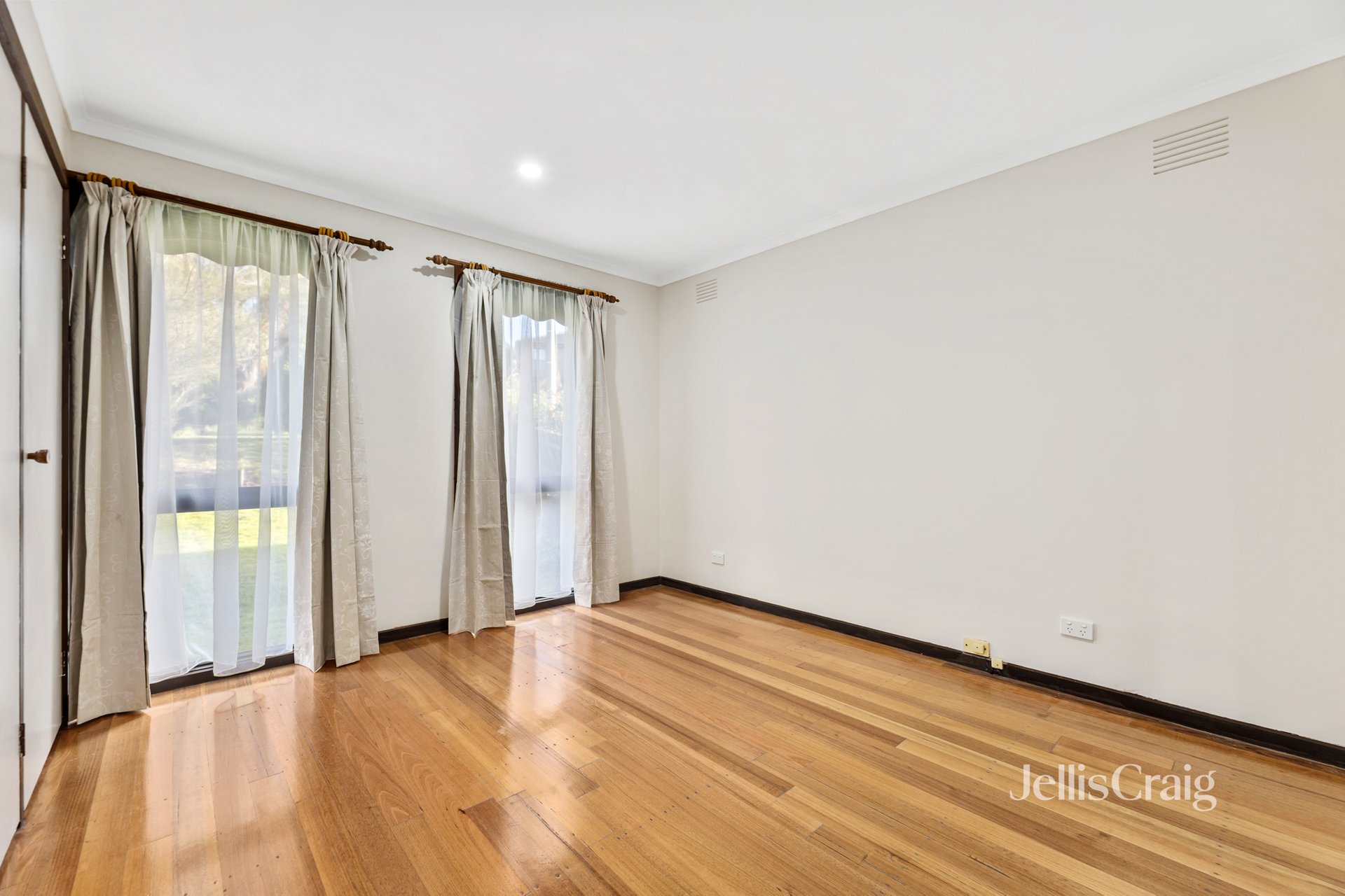 24 Thornton Street, Macleod image 6