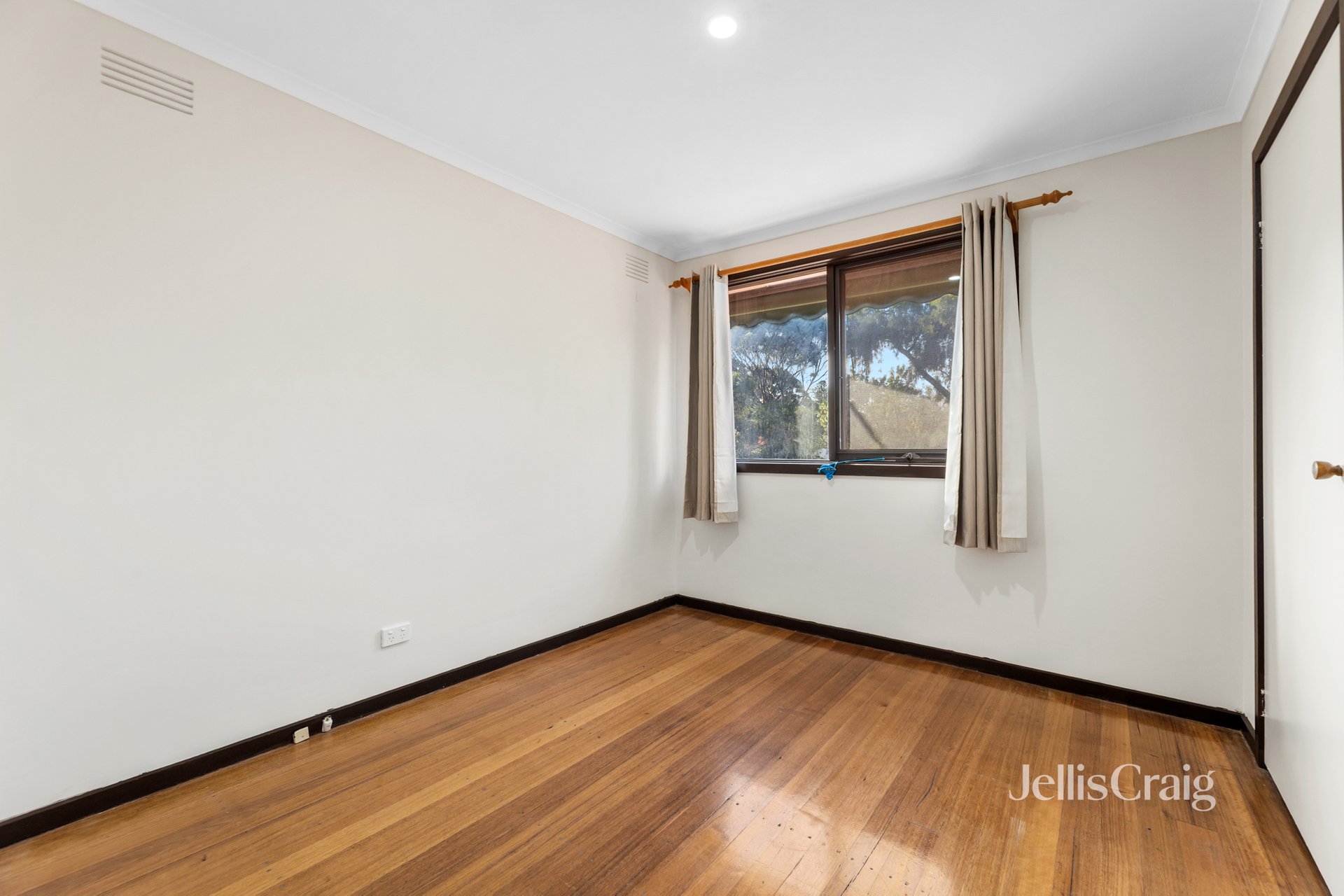 24 Thornton Street, Macleod image 8
