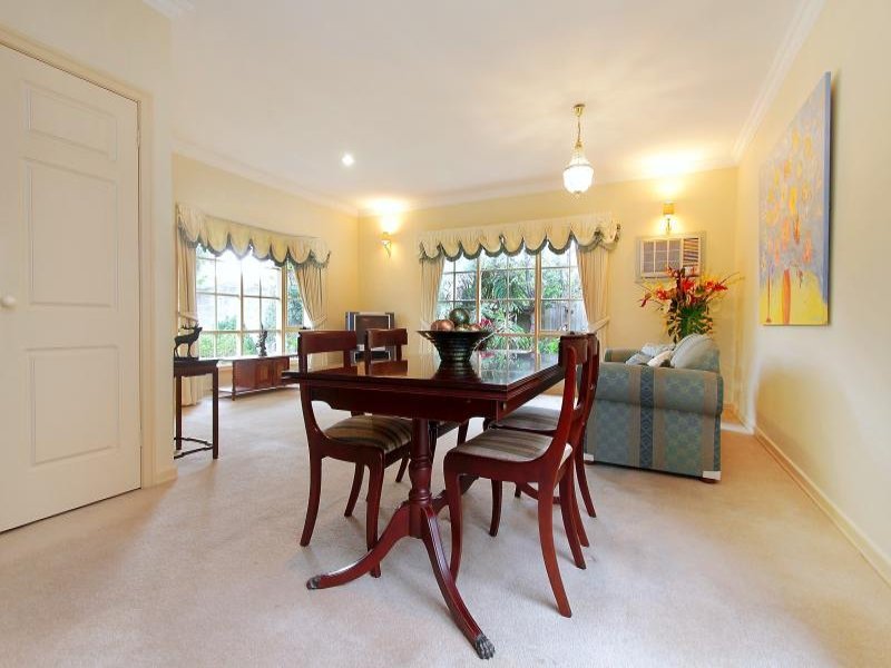 2/4 Tonkin Avenue, Balwyn image 3