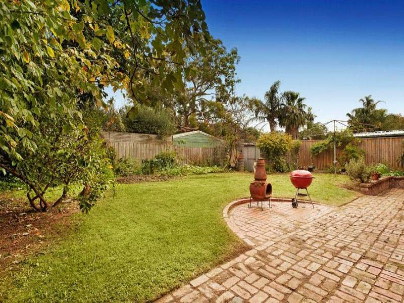 24 Tourello Avenue, Hawthorn East image 8
