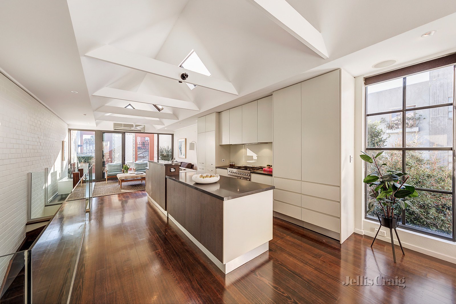 2/4 Tullo Place, Richmond image 3