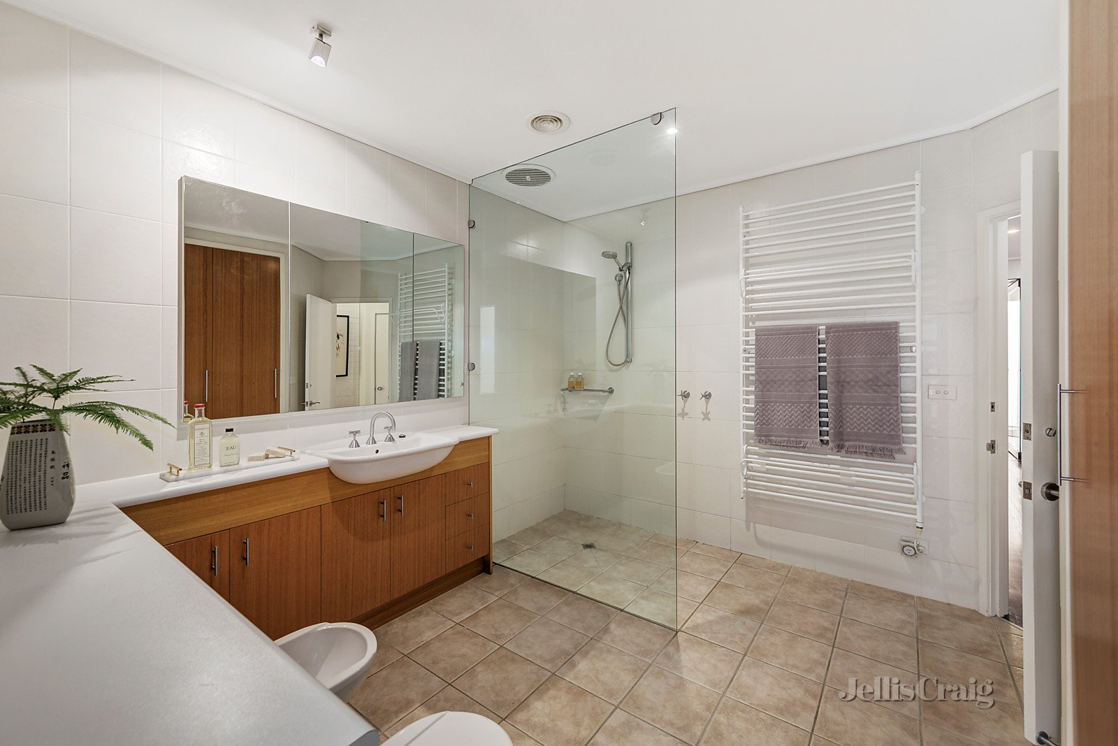 2/4 Tullo Place, Richmond image 6