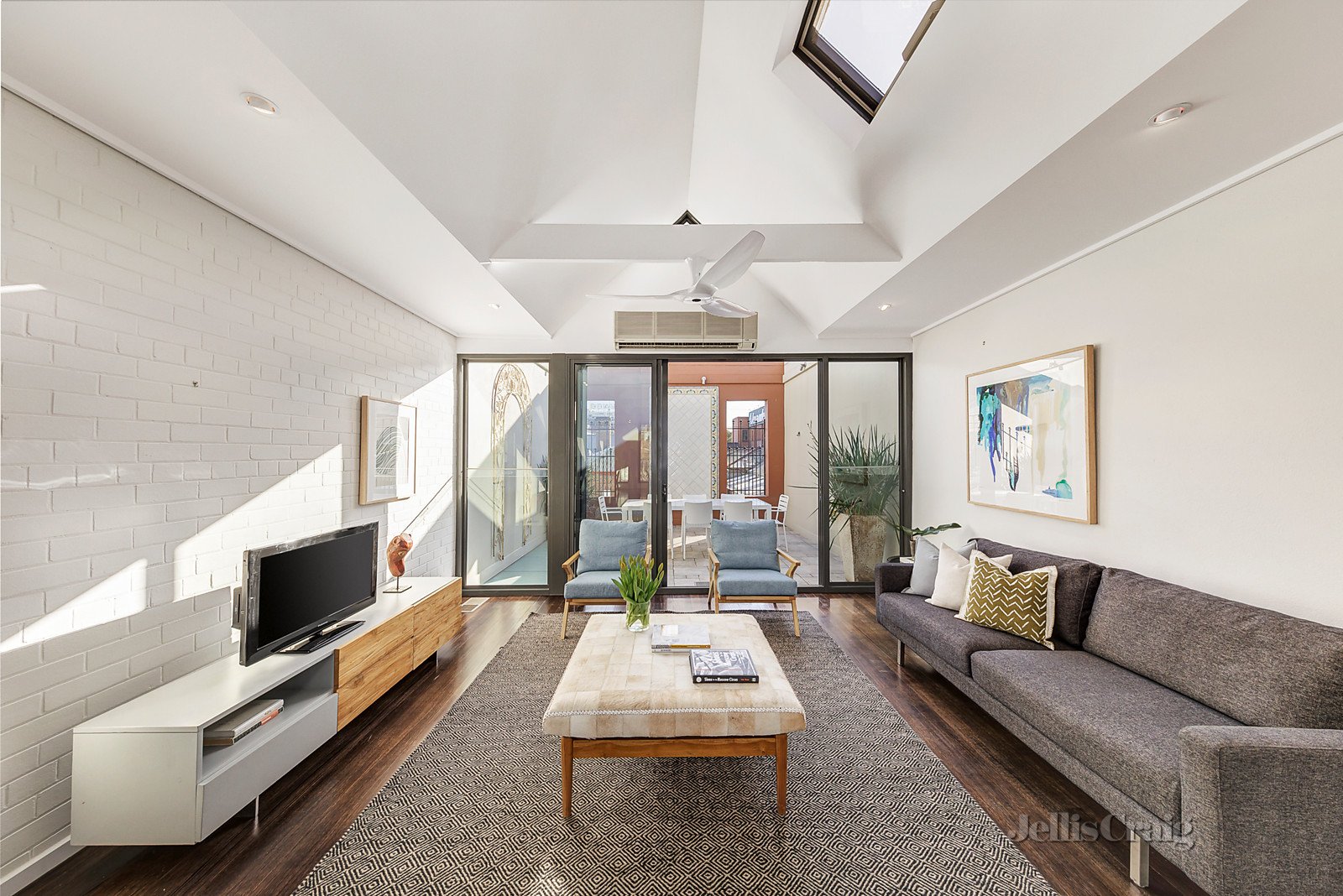 2/4 Tullo Place, Richmond image 9