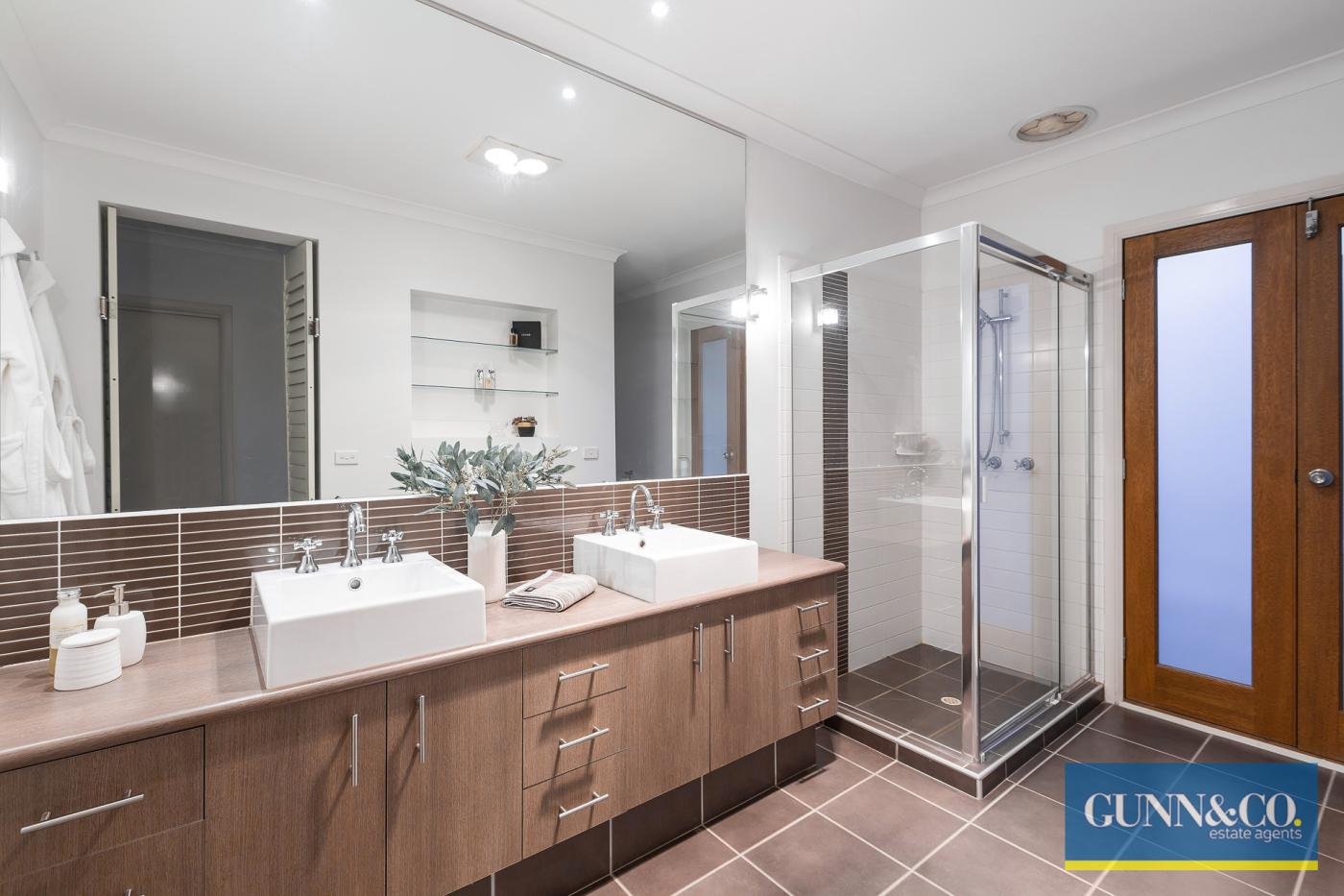 24 Vaucluse Boulevard, Sanctuary Lakes image 5