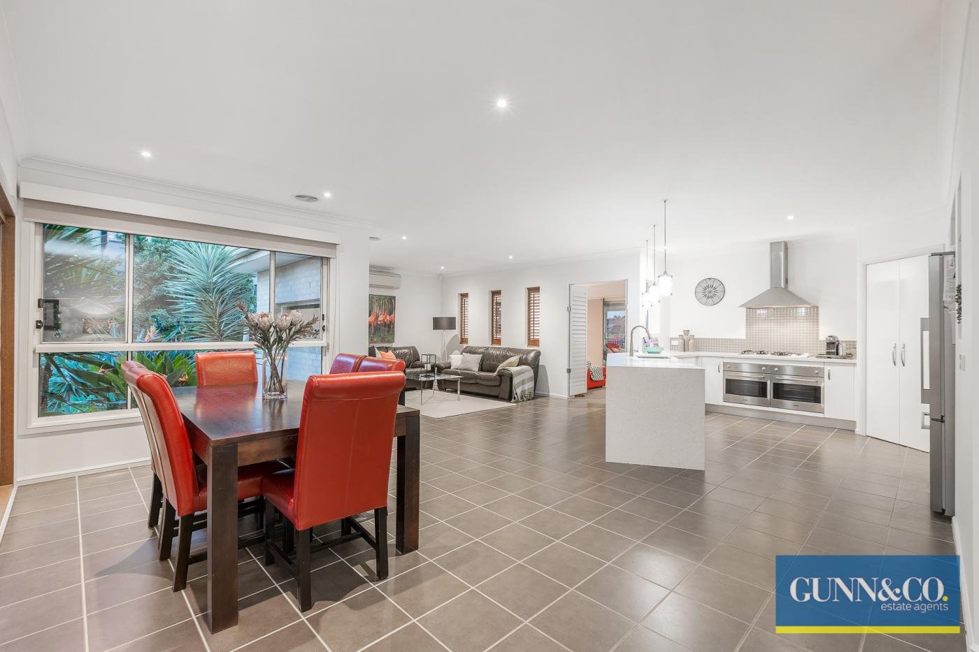 24 Vaucluse Boulevard, Sanctuary Lakes image 8
