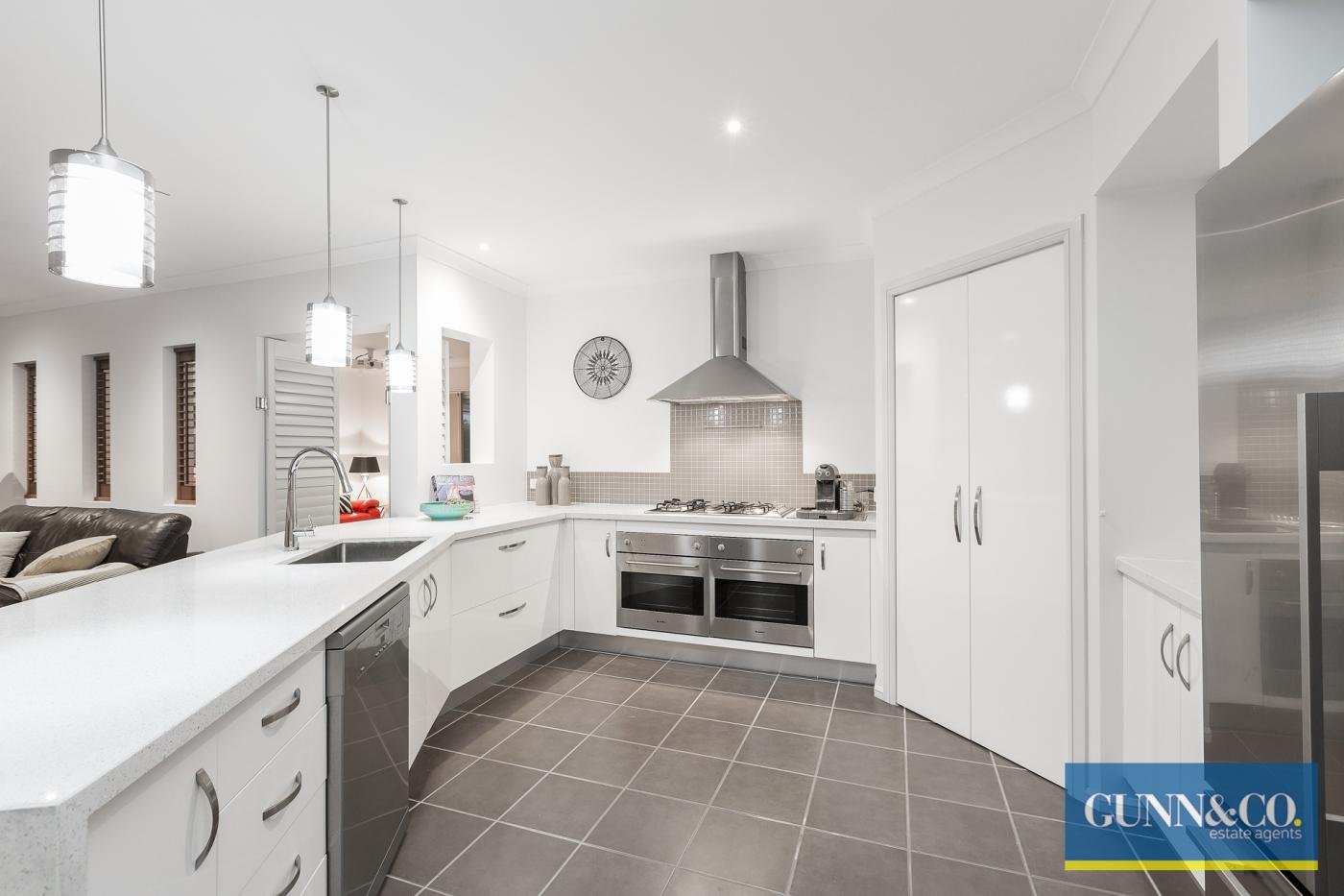24 Vaucluse Boulevard, Sanctuary Lakes image 9