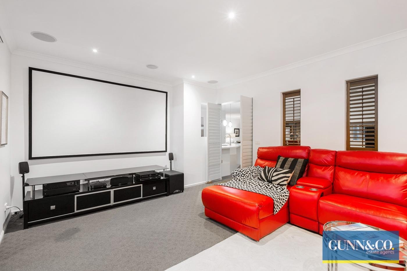 24 Vaucluse Boulevard, Sanctuary Lakes image 12