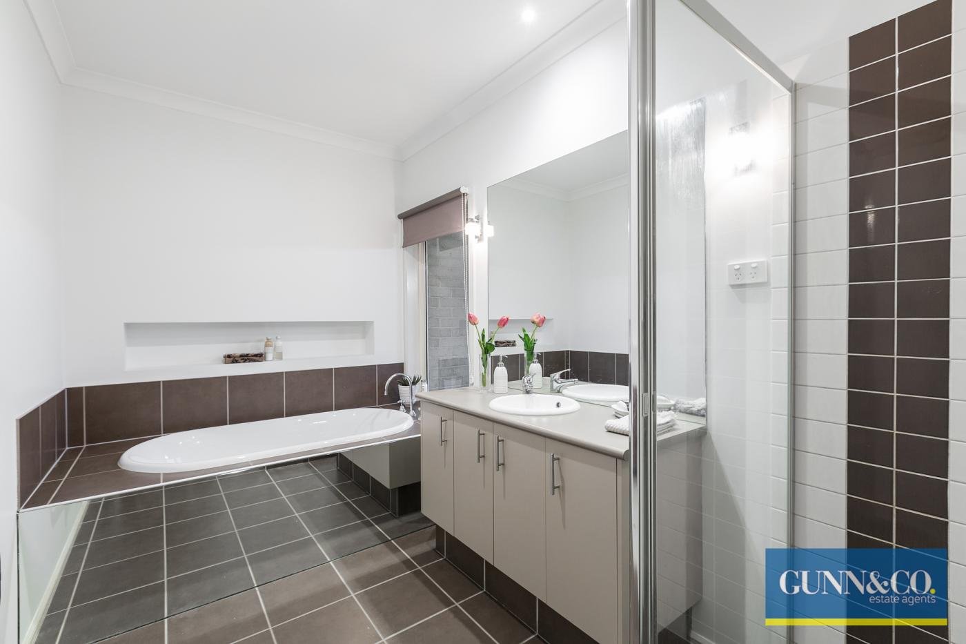 24 Vaucluse Boulevard, Sanctuary Lakes image 15