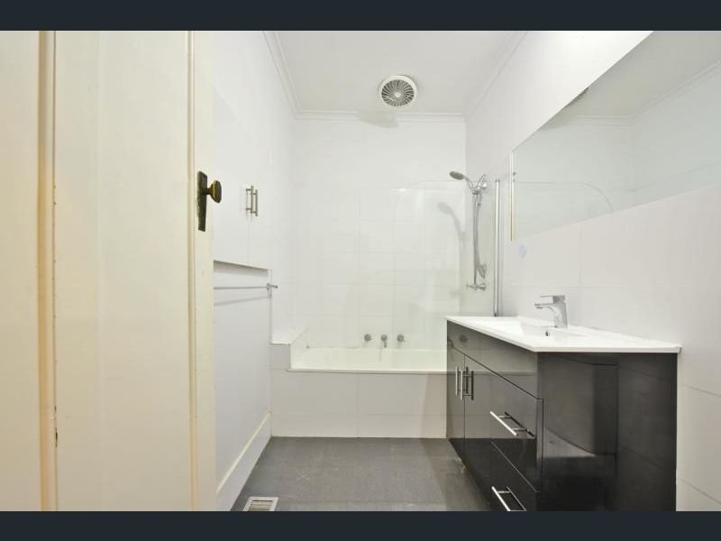 Property Gallery Thumbnail 6