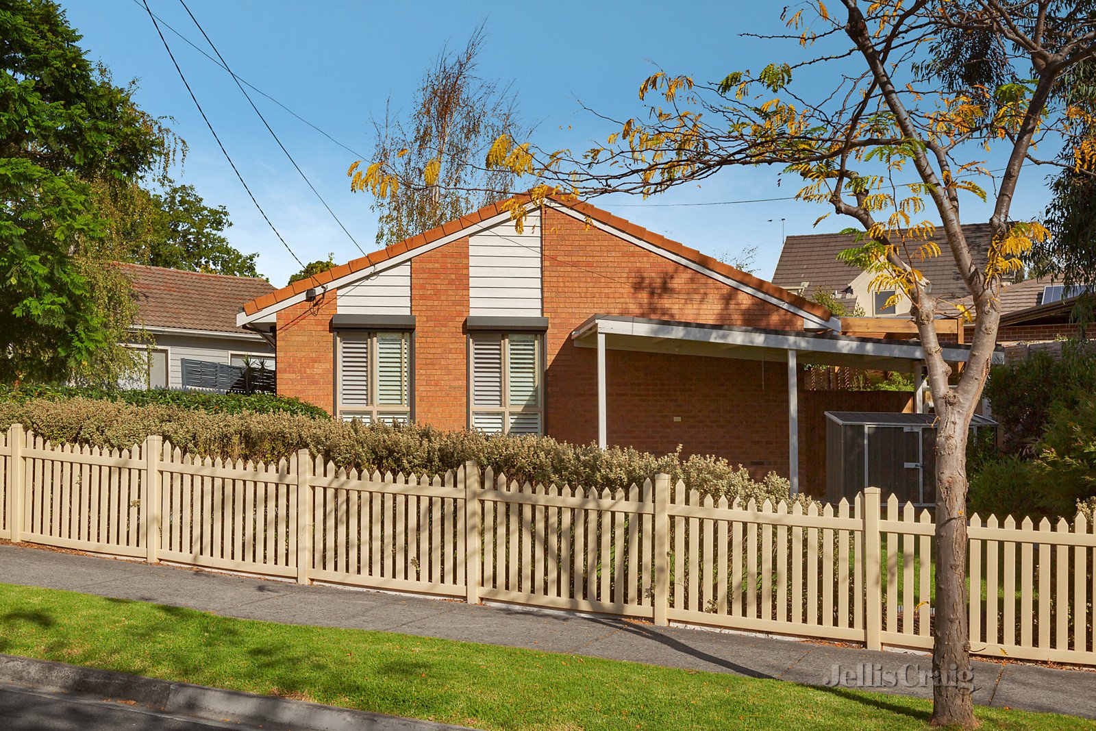 24 Victoria Avenue, Mitcham image 1