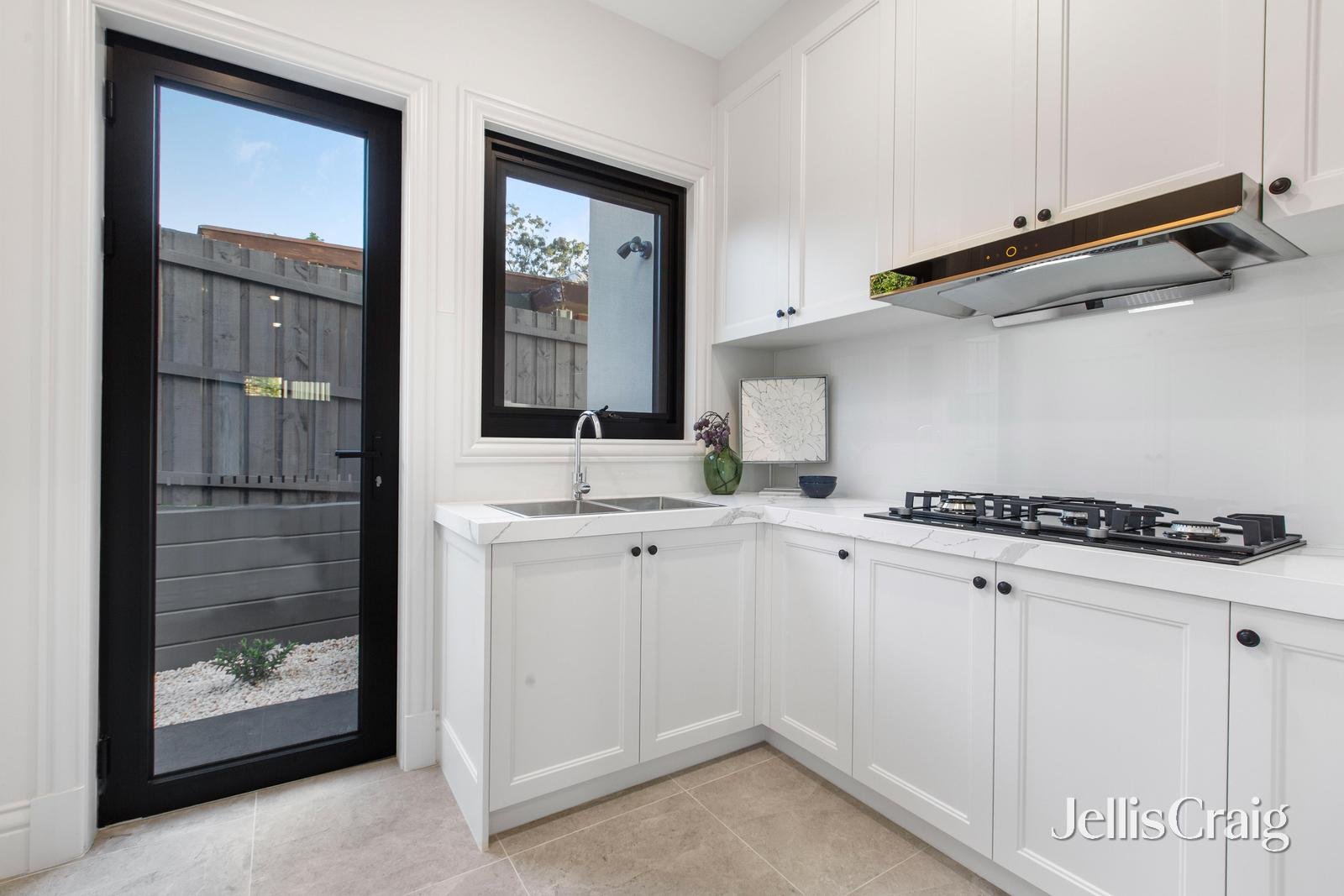 24 Viewpoint Avenue, Glen Waverley image 9