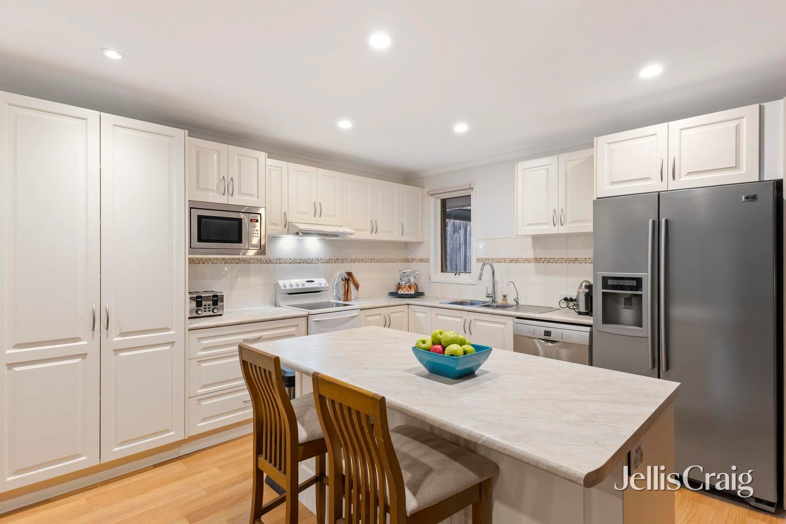 24 Walnut Drive, Kilsyth image 2