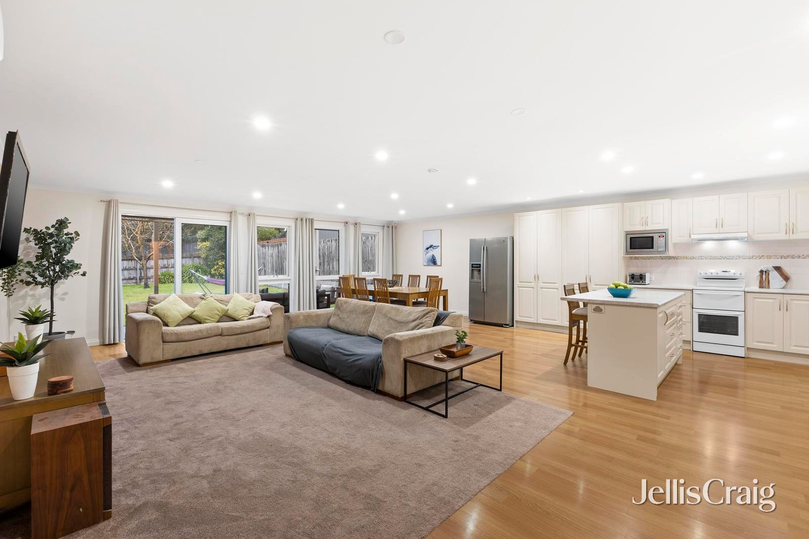 24 Walnut Drive, Kilsyth image 3