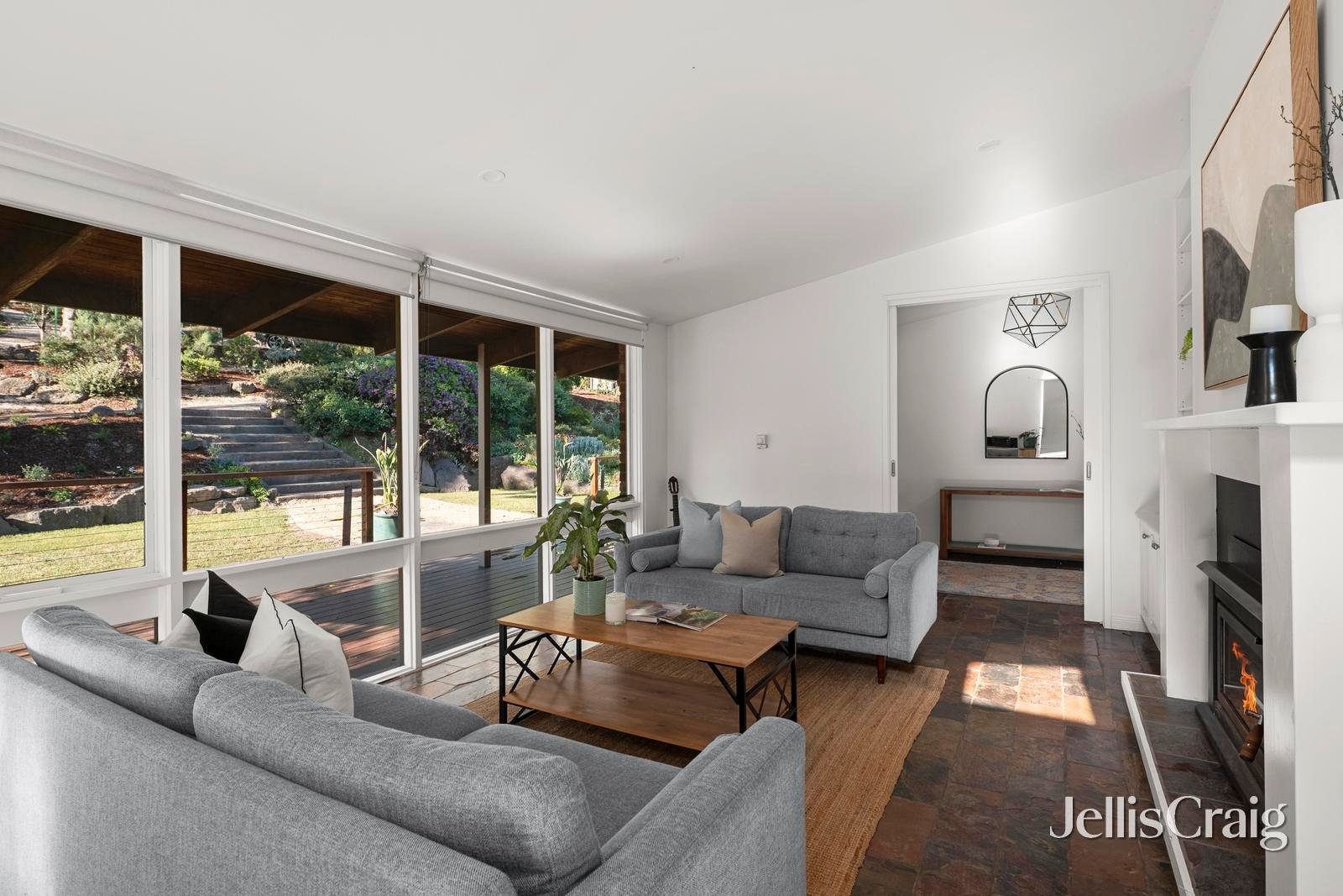 24 Warringah Crescent, Eltham image 3