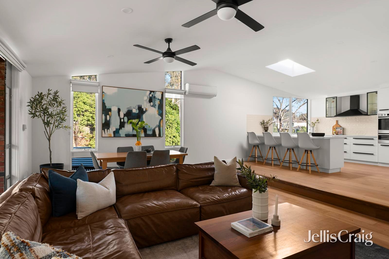 24 Warringah Crescent, Eltham image 6