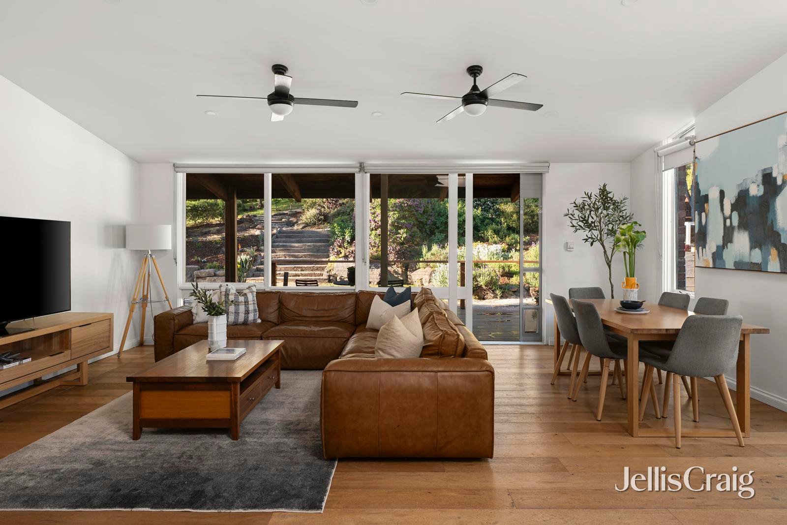 24 Warringah Crescent, Eltham image 7