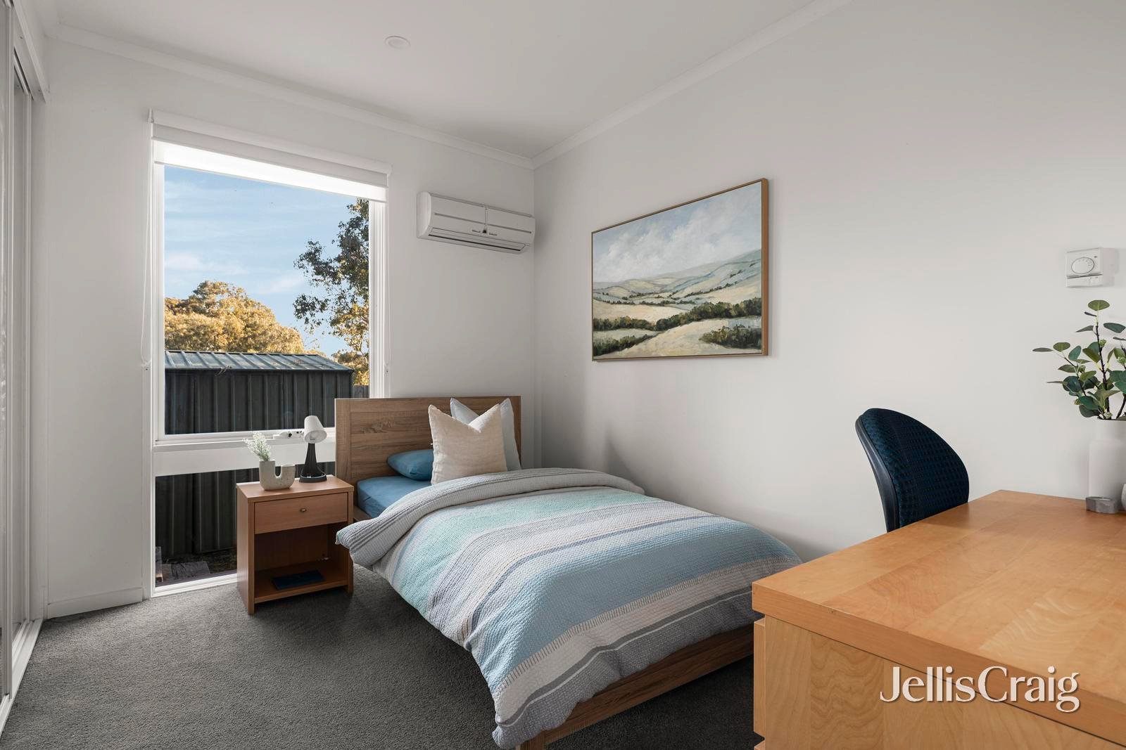 24 Warringah Crescent, Eltham image 12