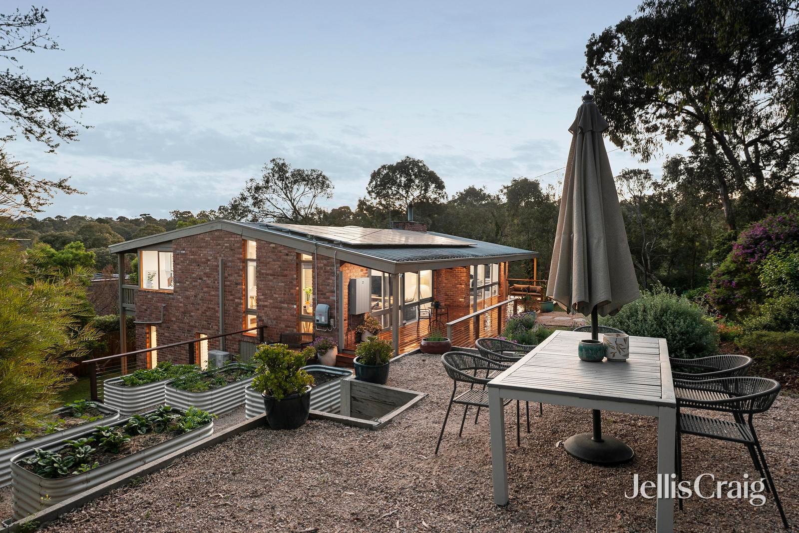 24 Warringah Crescent, Eltham image 17