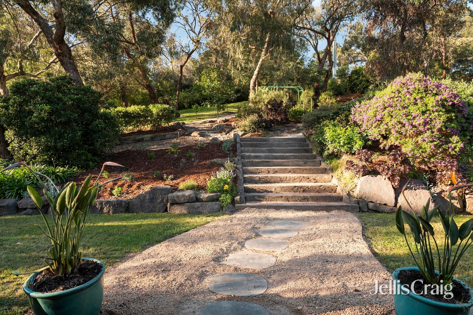 24 Warringah Crescent, Eltham image 20