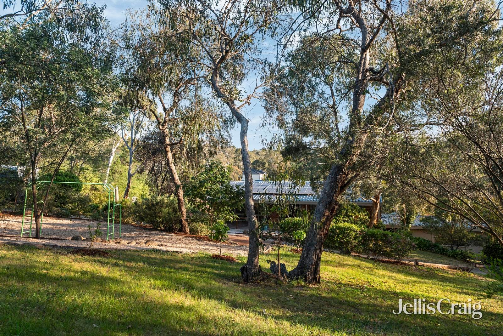 24 Warringah Crescent, Eltham image 21