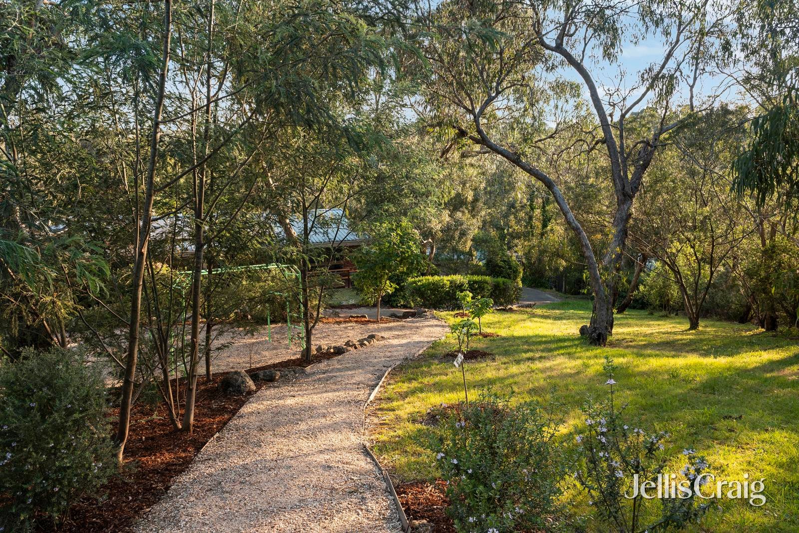 24 Warringah Crescent, Eltham image 22