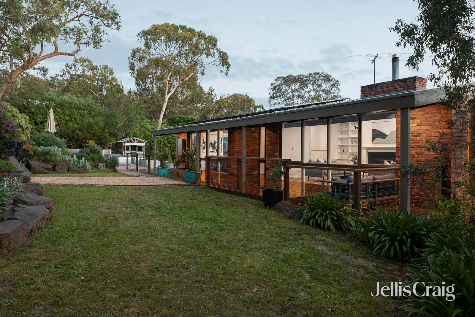 24 Warringah Crescent, Eltham image 23