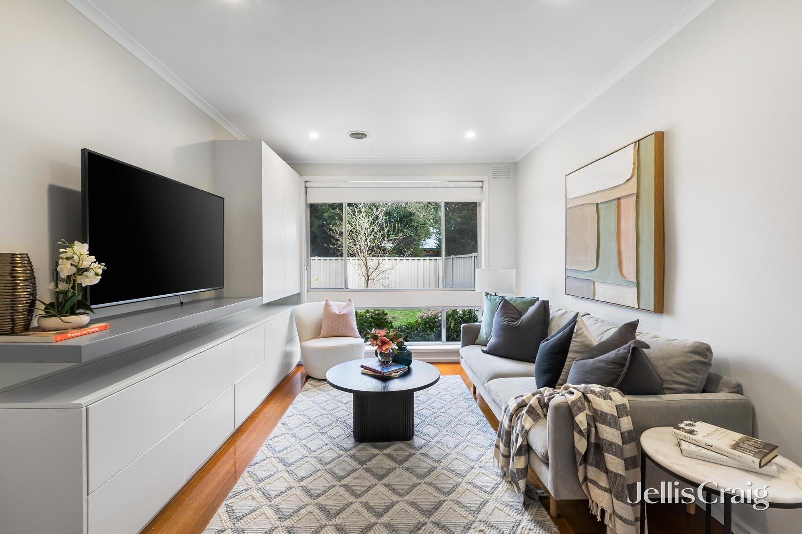 2/4 Wattle Grove, Mckinnon image 2