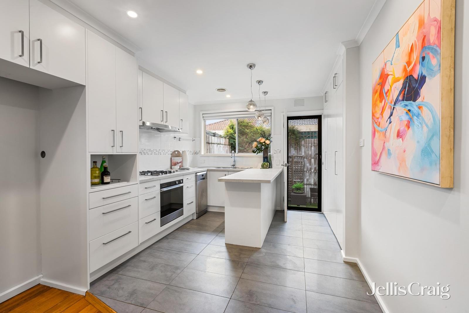 2/4 Wattle Grove, Mckinnon image 4