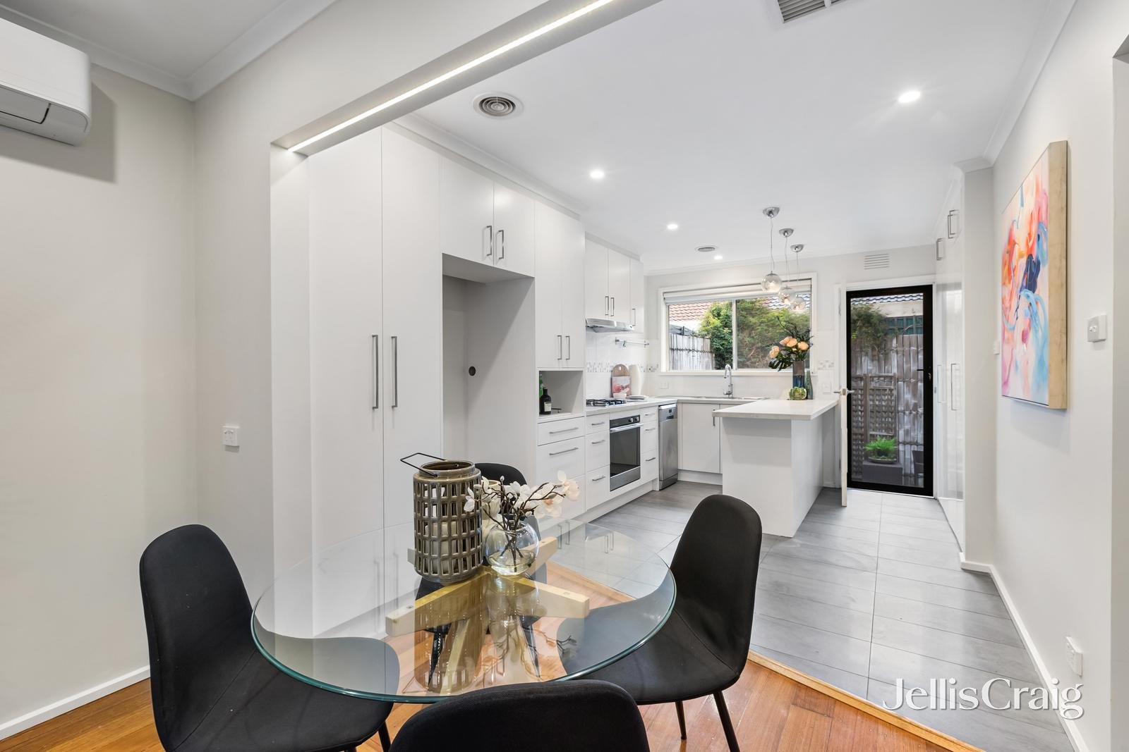 2/4 Wattle Grove, Mckinnon image 5