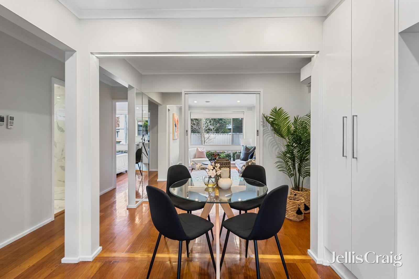 2/4 Wattle Grove, Mckinnon image 6