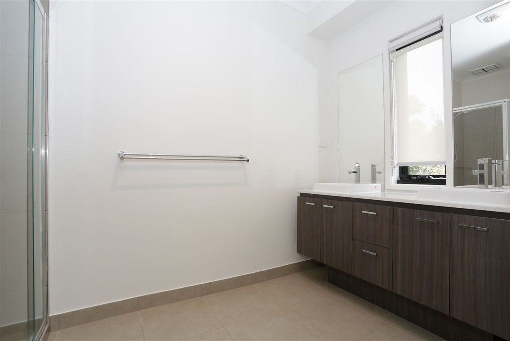 2/4 West Court, Glen&nbsp;Waverley image 8