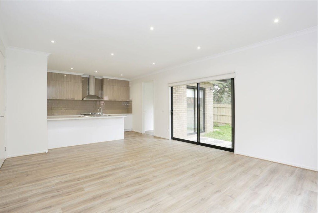 2/4 West Court, Glen&nbsp;Waverley image 2
