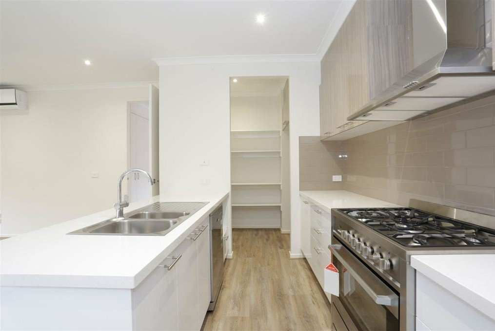 2/4 West Court, Glen&nbsp;Waverley image 4