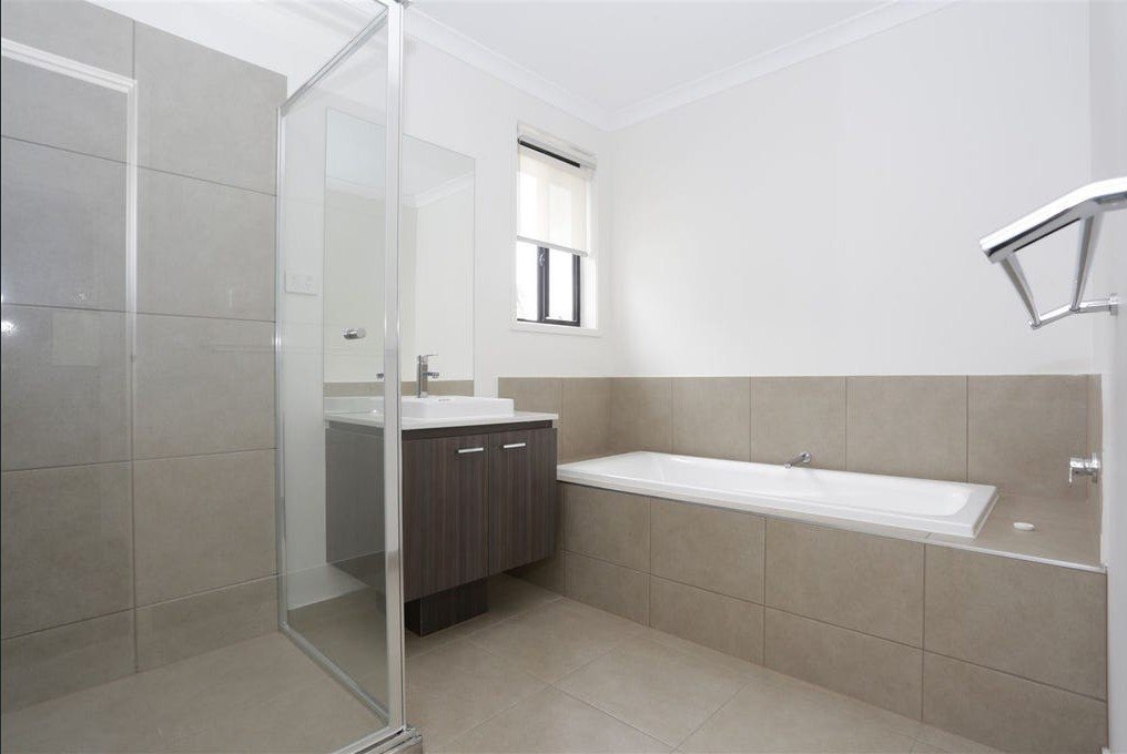 2/4 West Court, Glen&nbsp;Waverley image 6