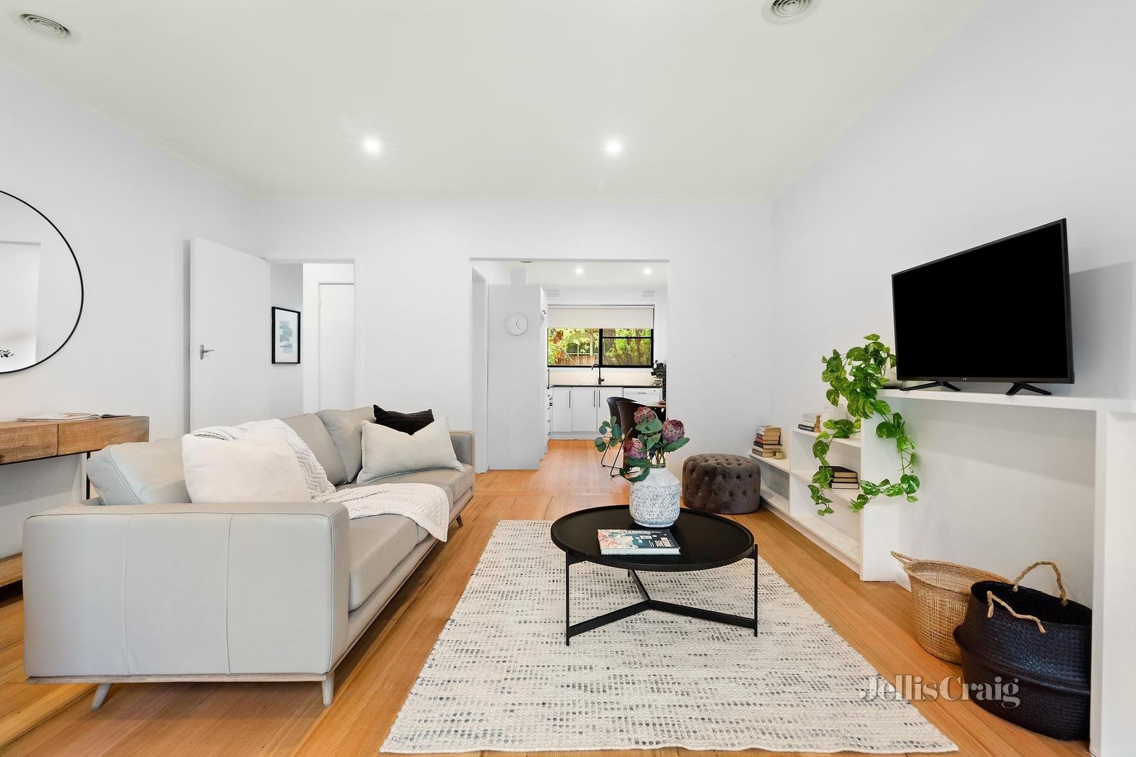 2/4 Westminster Street, Balwyn image 3