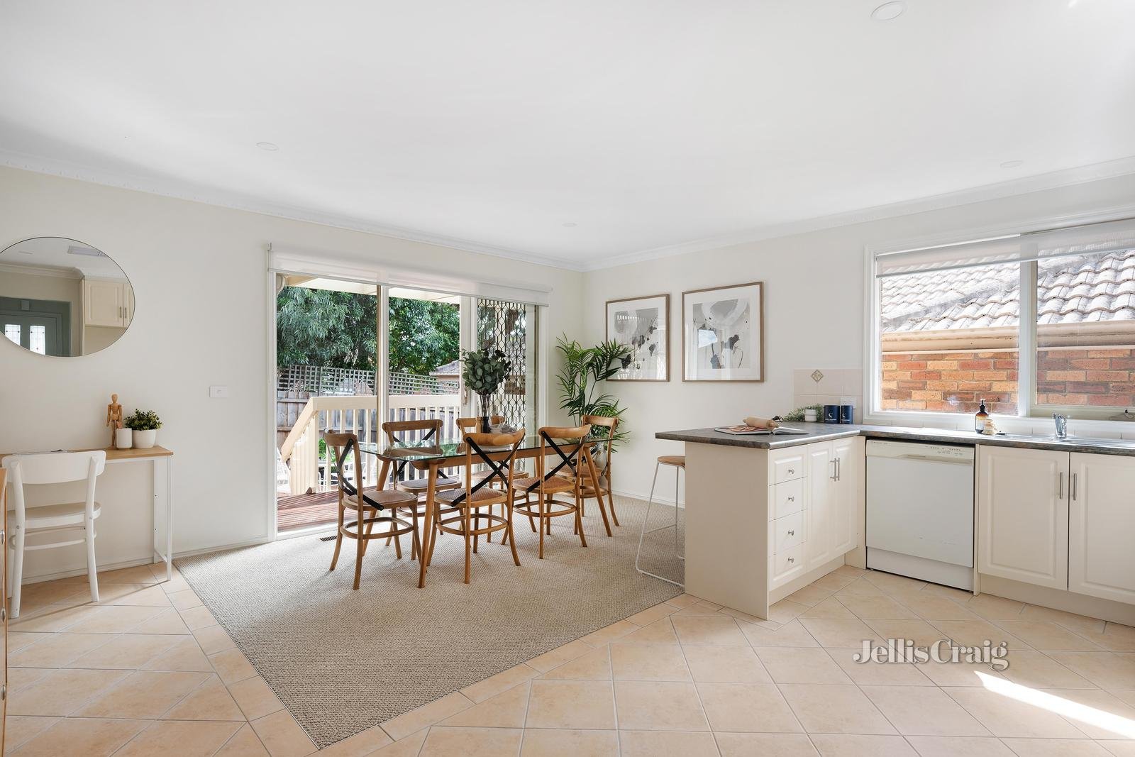 2/4 William Street, Greensborough image 3