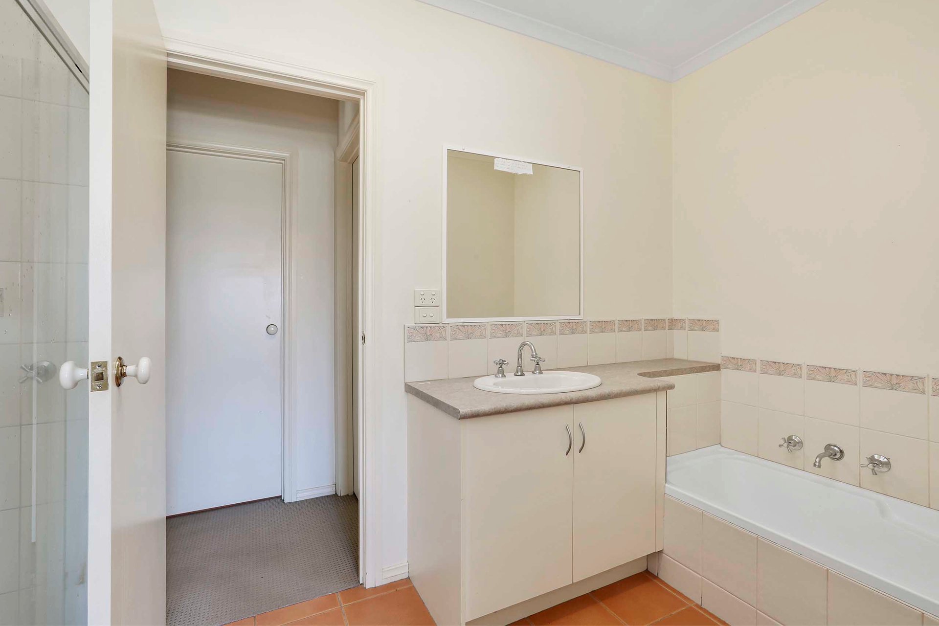 24 Young Street, Lara image 6