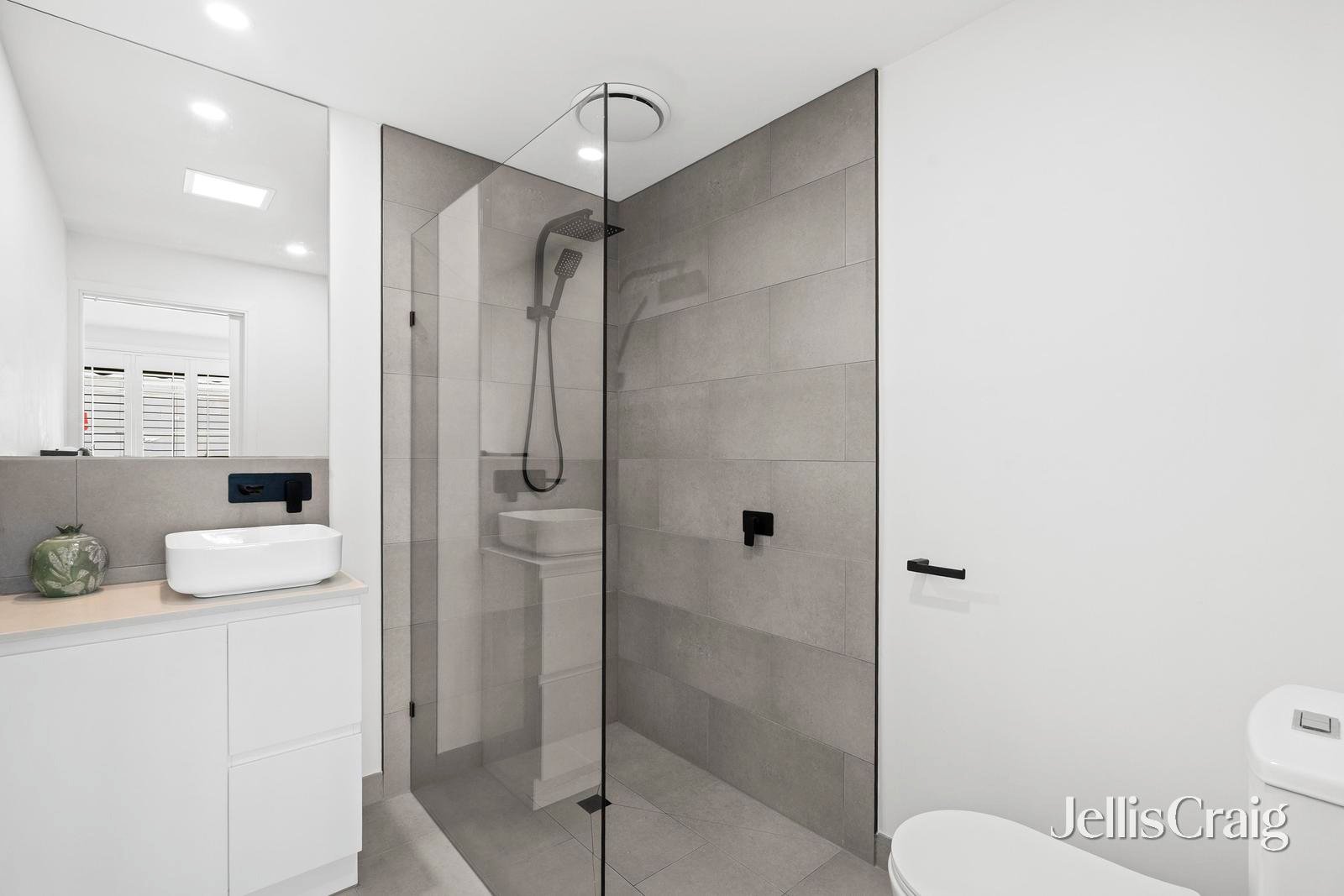 2/40-44 Lusher Road, Croydon image 5