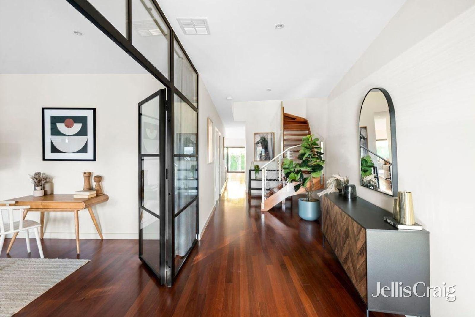 2/40 Anzac Crescent, Williamstown image 2