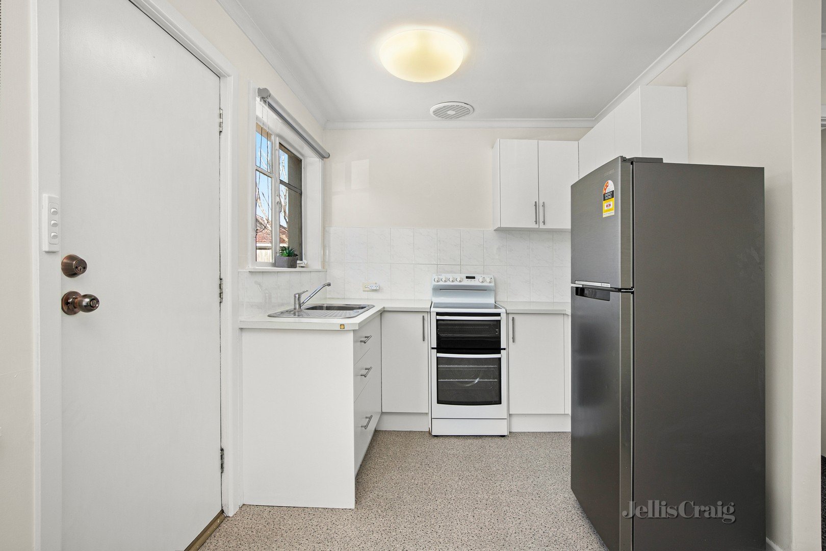 2/40 Chifley Avenue, Altona image 5