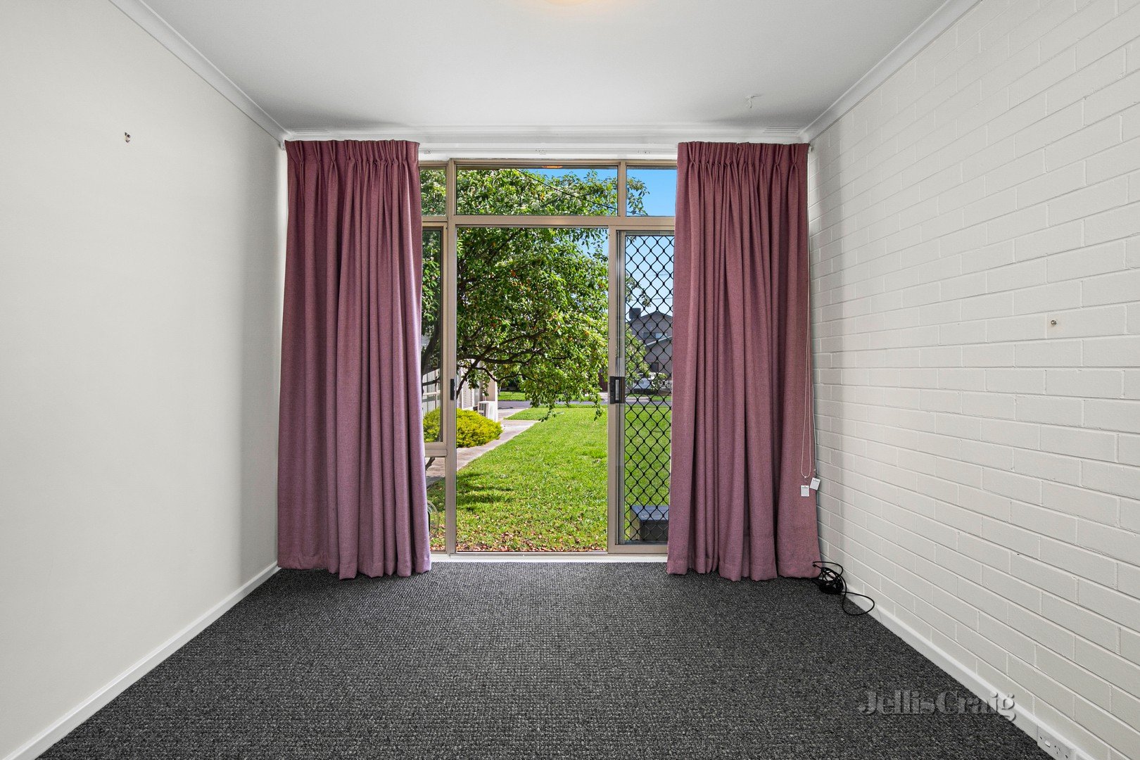 2/40 Chifley Avenue, Altona image 2