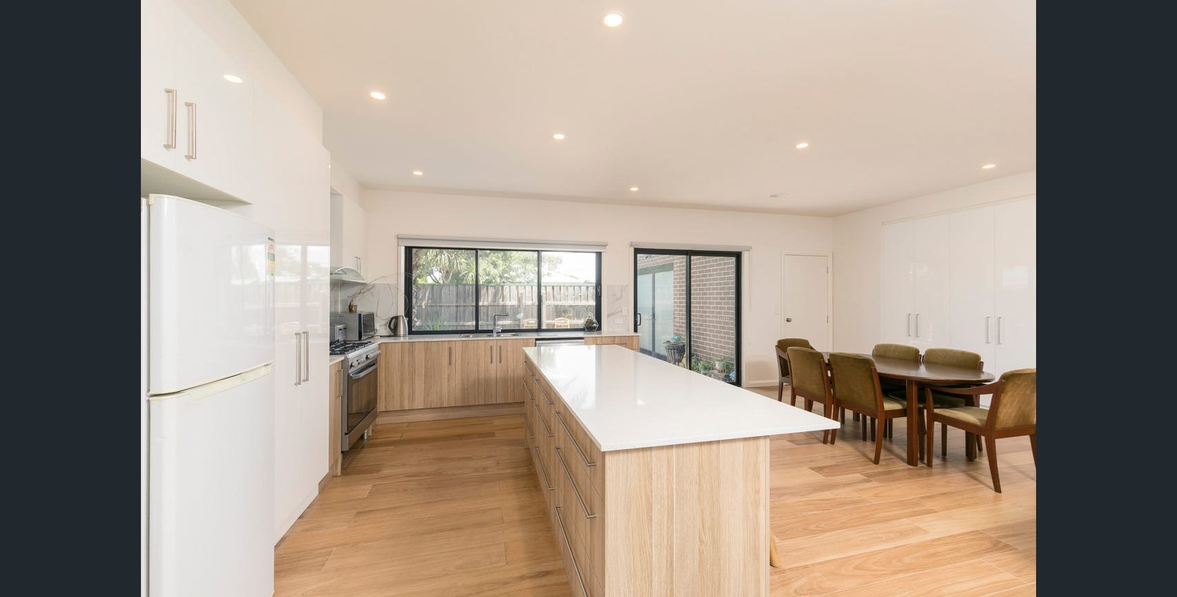 2/40 Ella Grove, Chelsea image 2