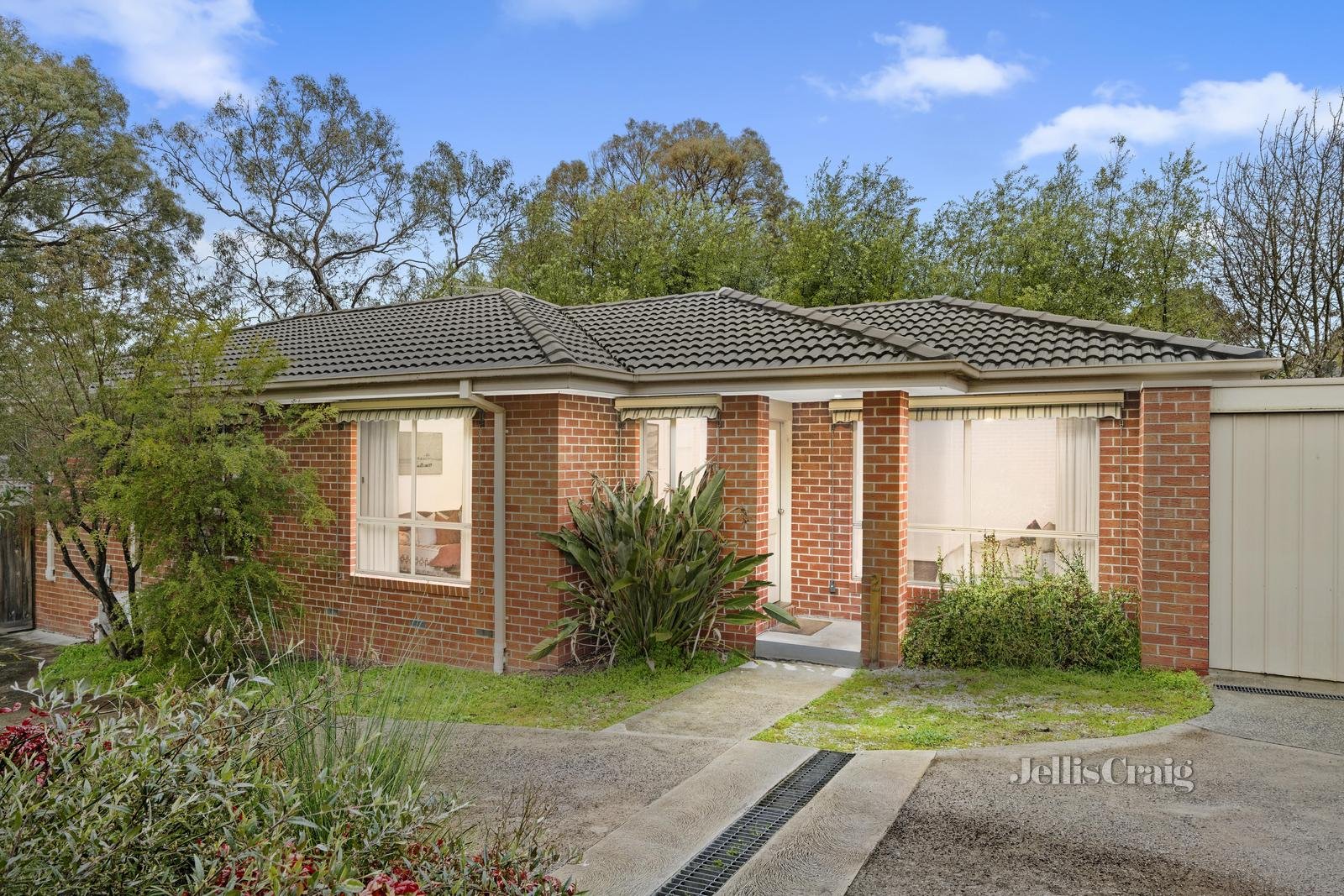 2/40 Felix Grove, Mooroolbark image 1