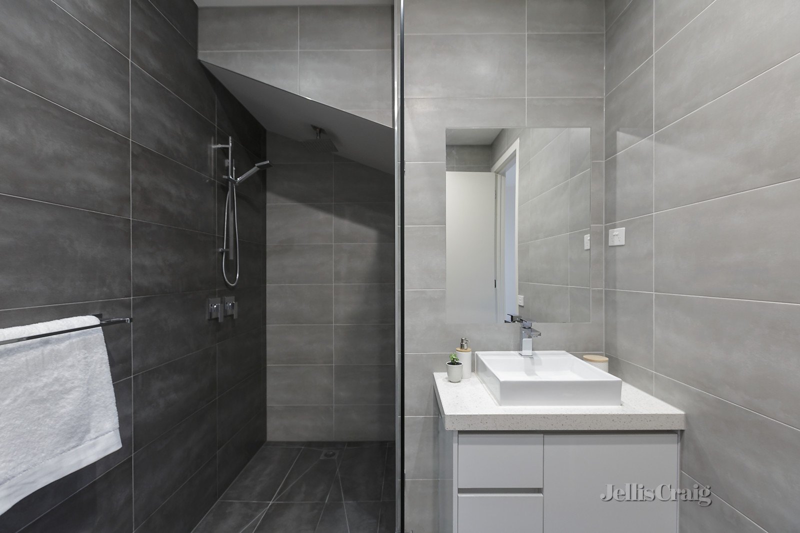 2/40 Linsey Street, Coburg image 5