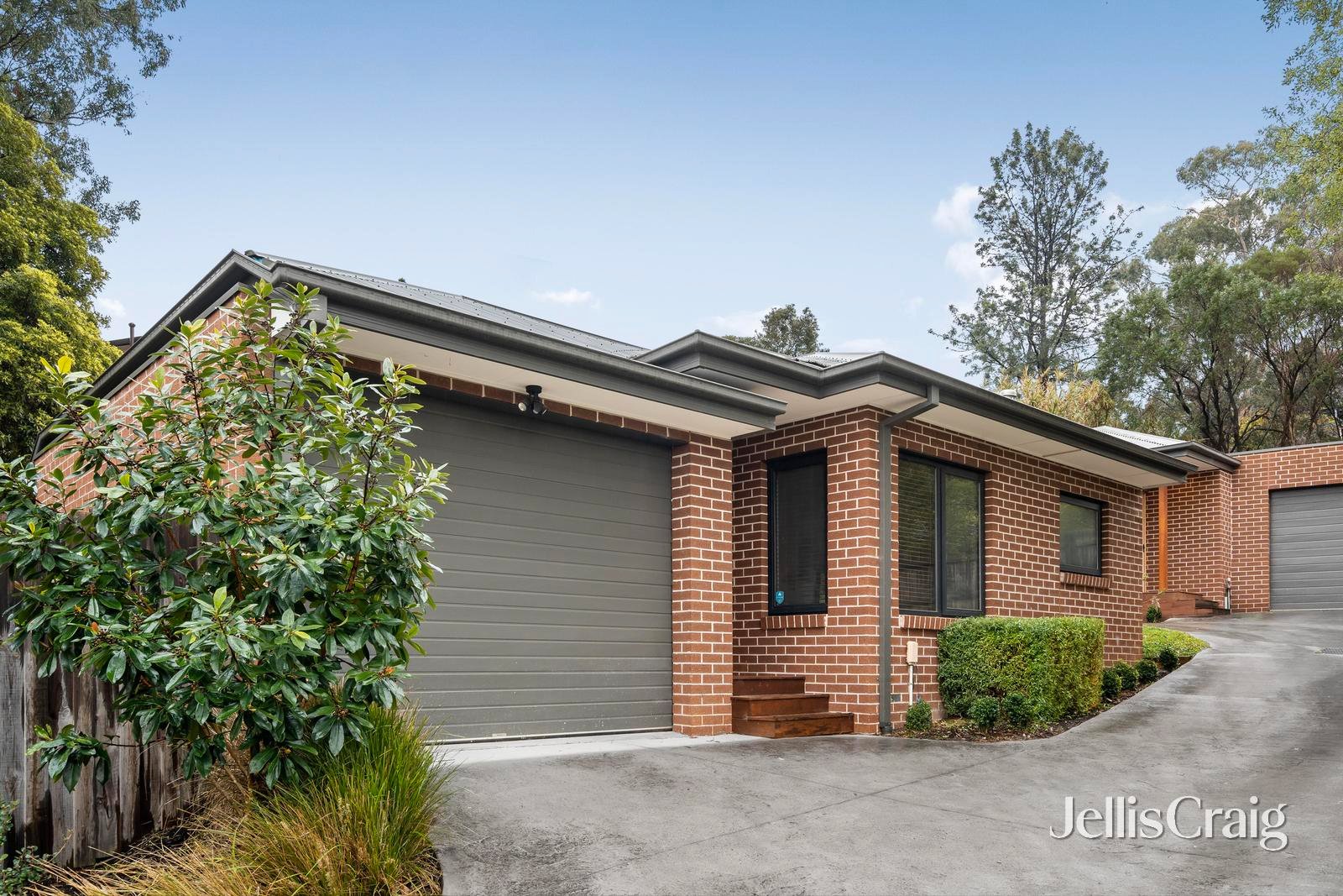 2/40 William Street, Ringwood image 1