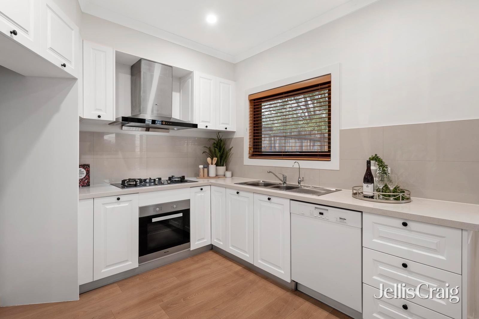 2/40 William Street, Ringwood image 5