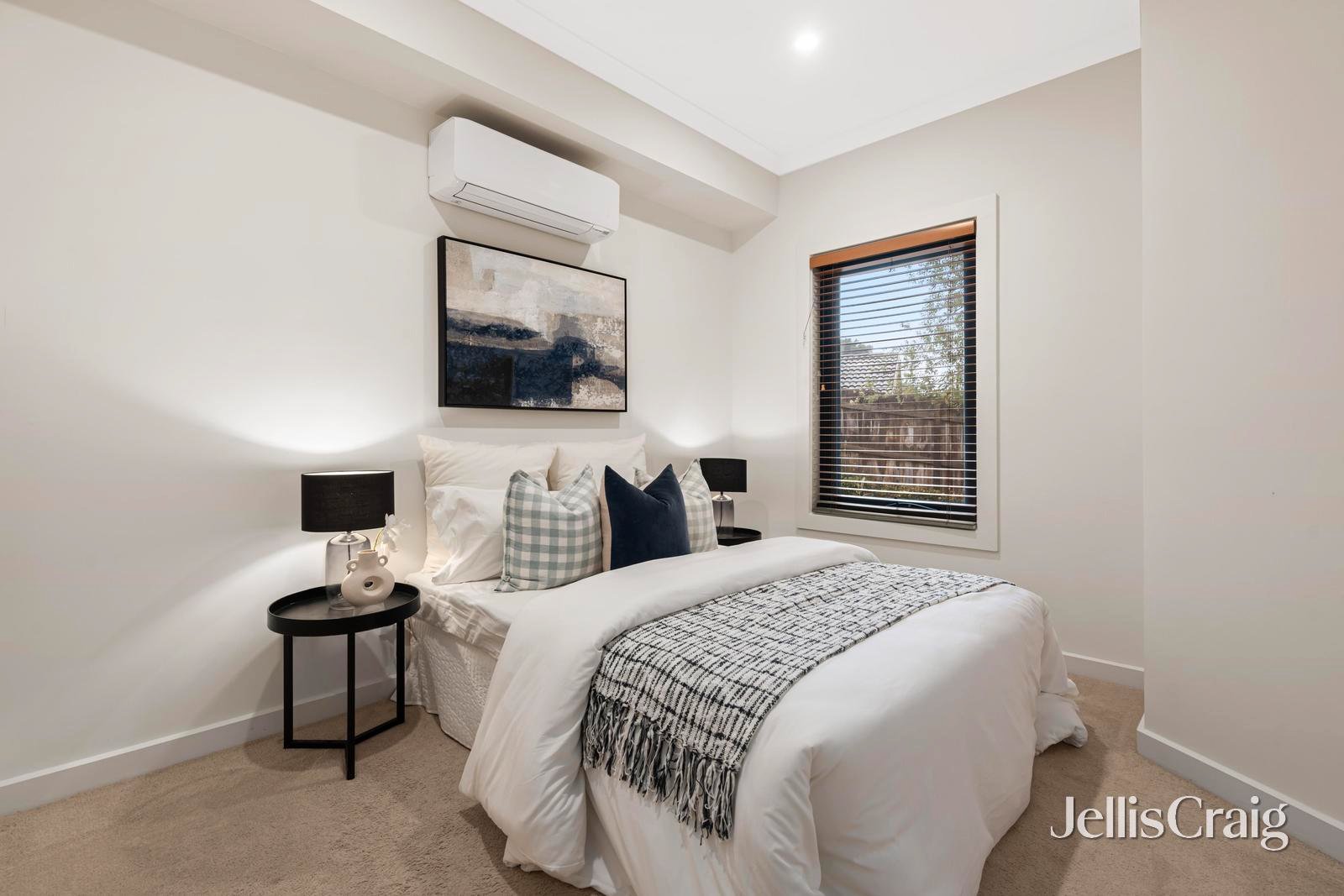 2/40 William Street, Ringwood image 8