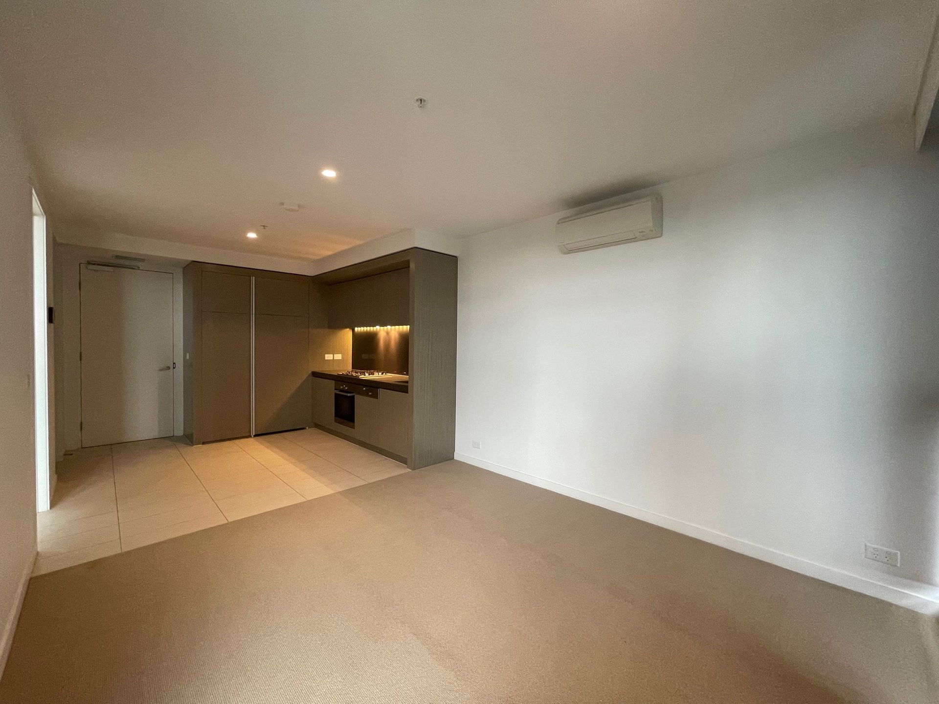 2402/50 Albert Road, South Melbourne image 2