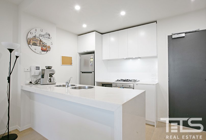 2404/620 Collins Street, Melbourne image 3